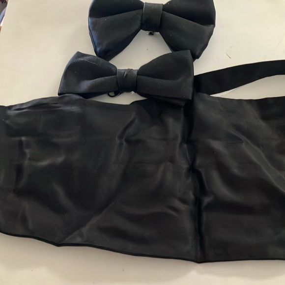 Bow ties and cummerbund - Picture 1 of 2